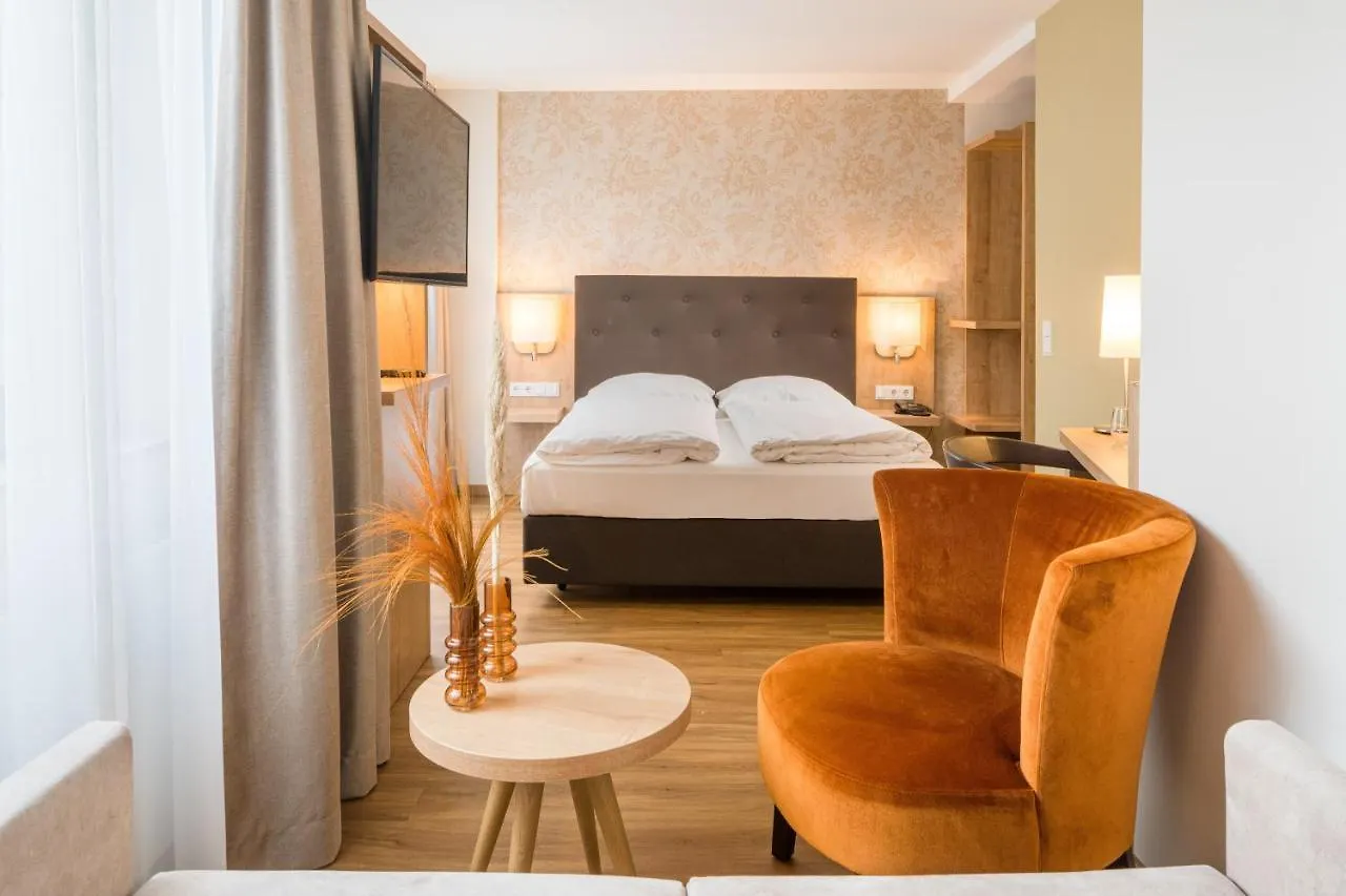 Wo übernachten nahe der Hohenzollernbrücke: 13 Design-Hotels im Vergleich
